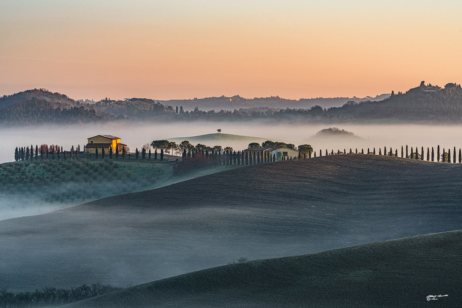 Nebbia al mattino nelle colline Toscane.....
