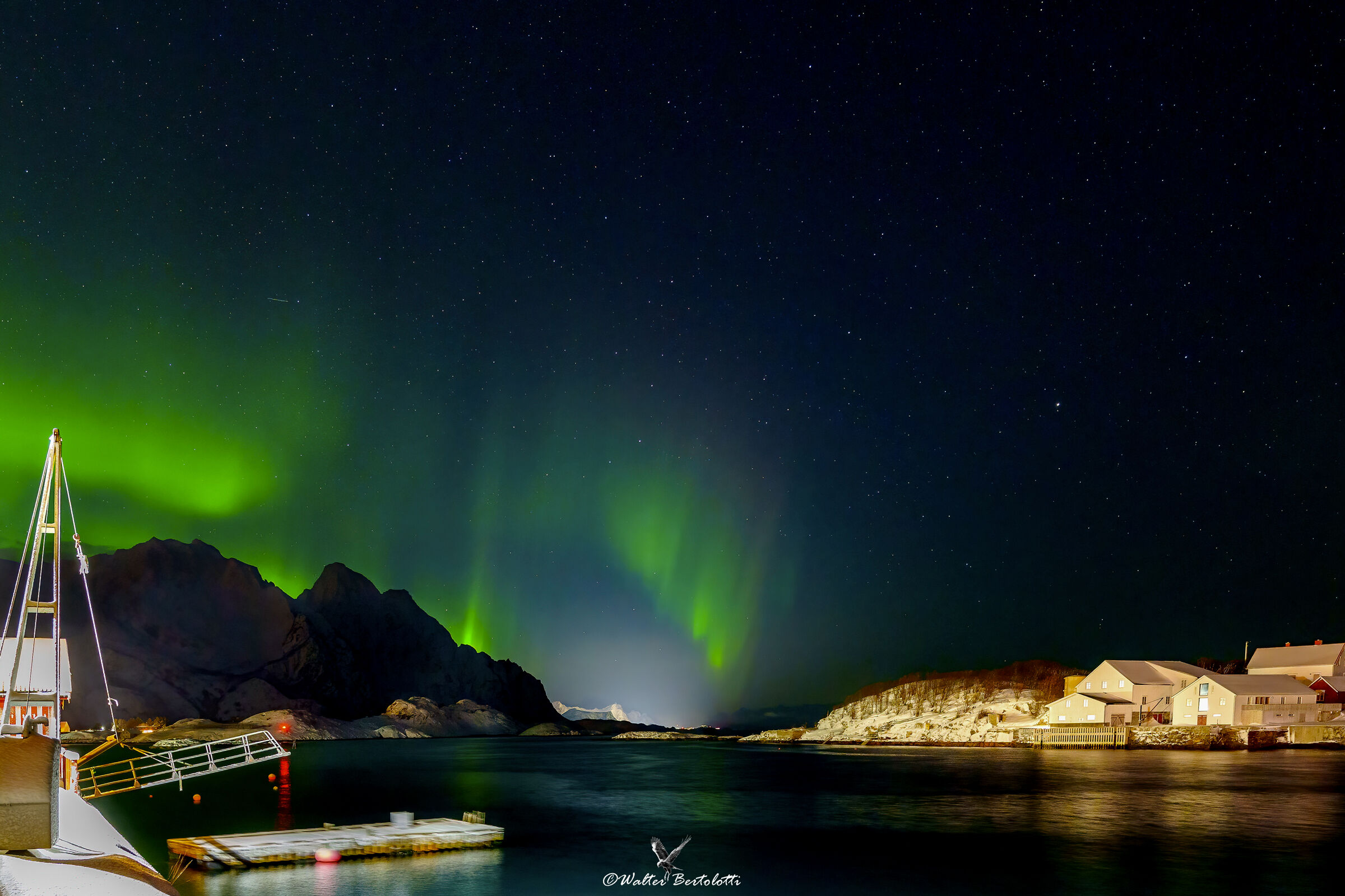 the aurora in Henningsvaer...