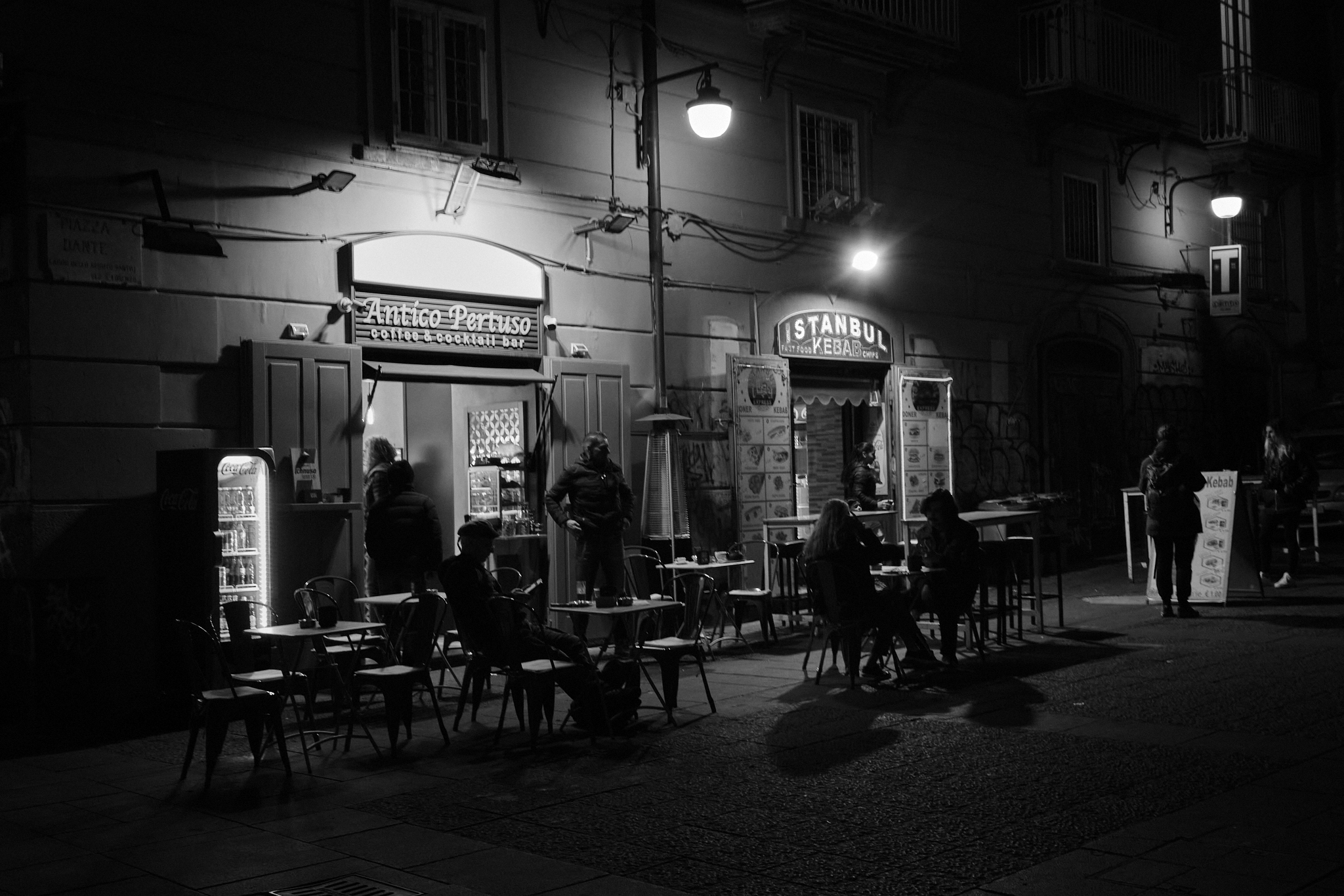 Piazza Dante di notte, Napoli...